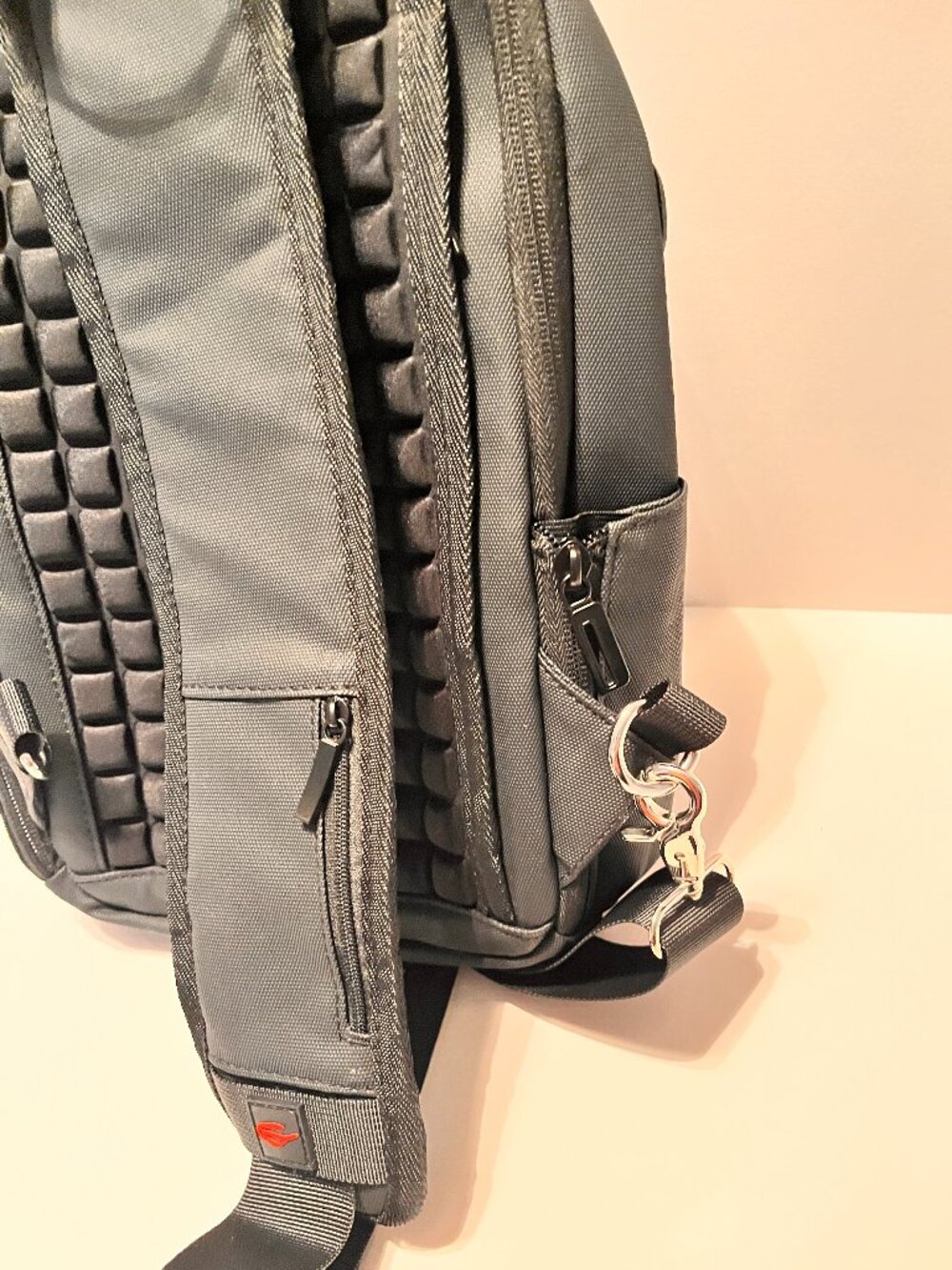 NEW! Commuter Bundle (Headphones, Bag and Travel Set) - Picture 9 of 14